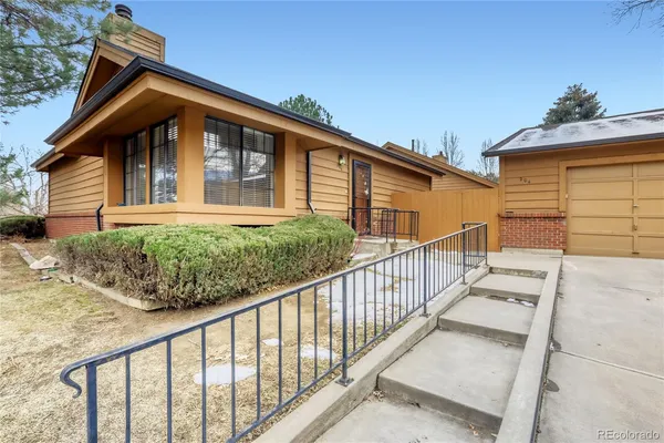 $417,500 | 204 South Eagle Circle, Aurora, CO 80012