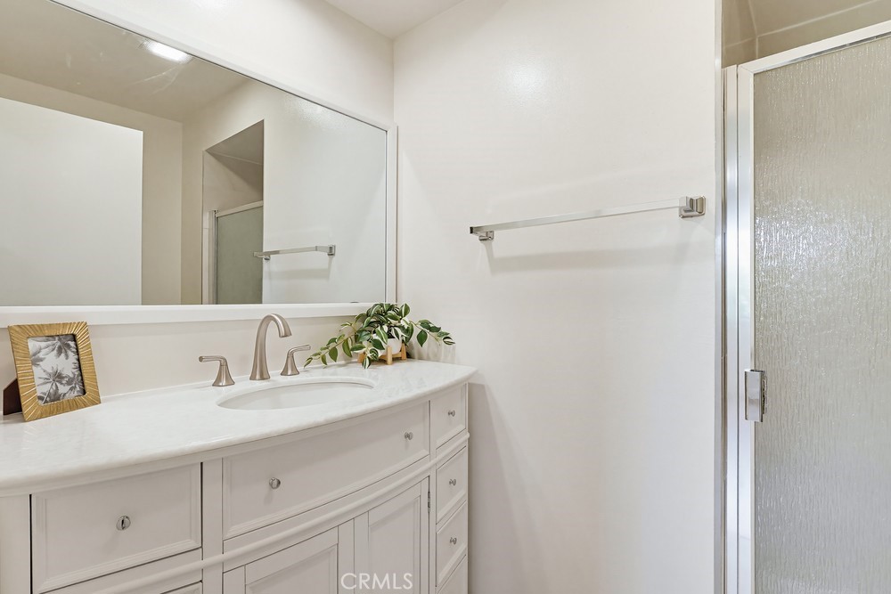 27914 Ridgebluff Court Rancho Palos Verdes, CA 90275 - Photo 22 of 37 Primary bathroom