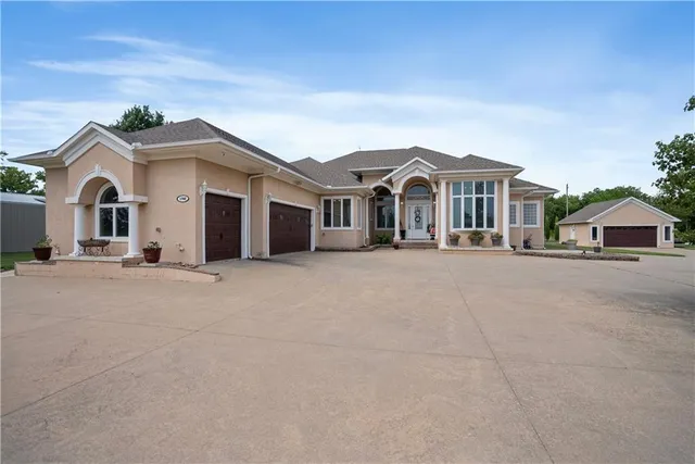 $495,000 | 1702 Cedar Ridge Road, Parsons, KS 67357