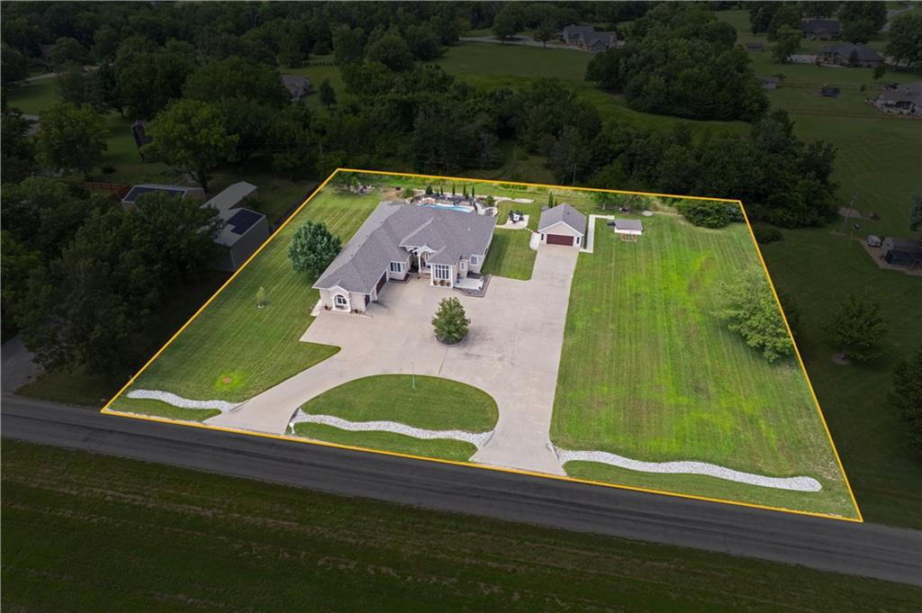 1702 Cedar Ridge Road Parsons, KS 67357 - Photo 2 of 99