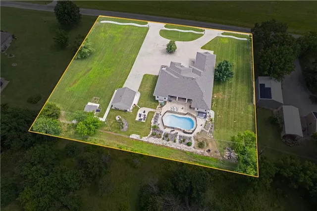 $495,000 | 1702 Cedar Ridge Road, Parsons, KS 67357