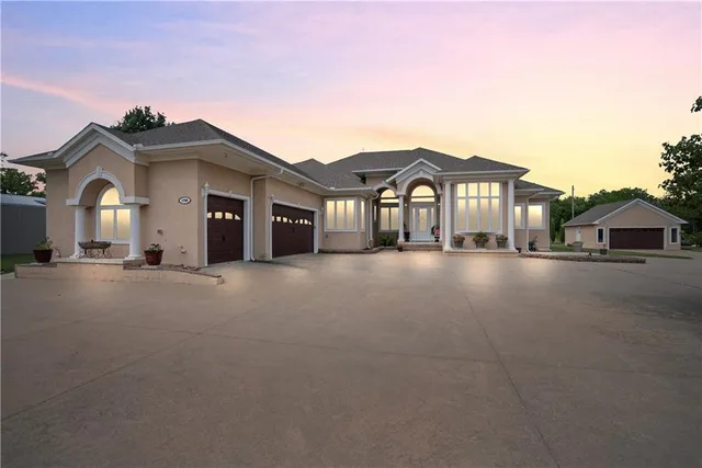 $495,000 | 1702 Cedar Ridge Road, Parsons, KS 67357