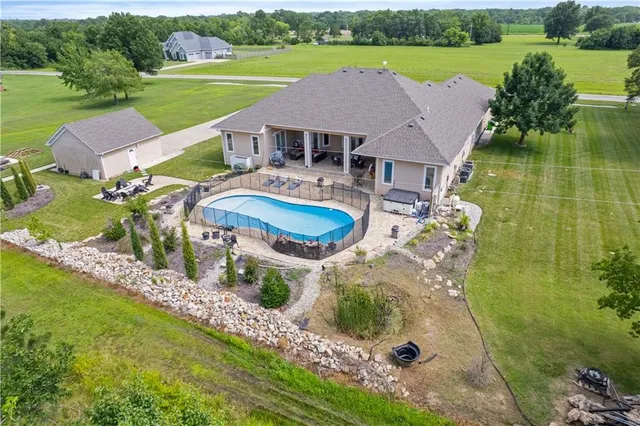 $495,000 | 1702 Cedar Ridge Road, Parsons, KS 67357