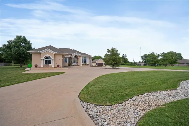 $495,000 | 1702 Cedar Ridge Road, Parsons, KS 67357
