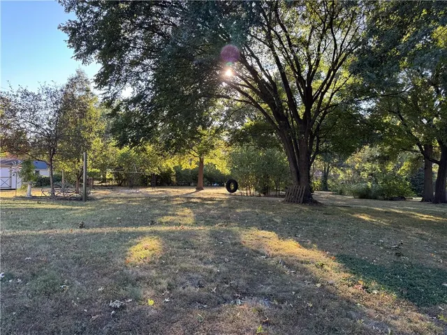 $427,000 | 314 Southwest Walnut Street, Lee's Summit, MO 64063