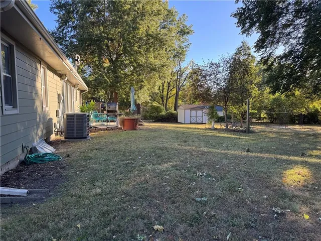 $427,000 | 314 Southwest Walnut Street, Lee's Summit, MO 64063