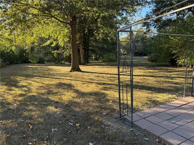 $427,000 | 314 Southwest Walnut Street, Lee's Summit, MO 64063