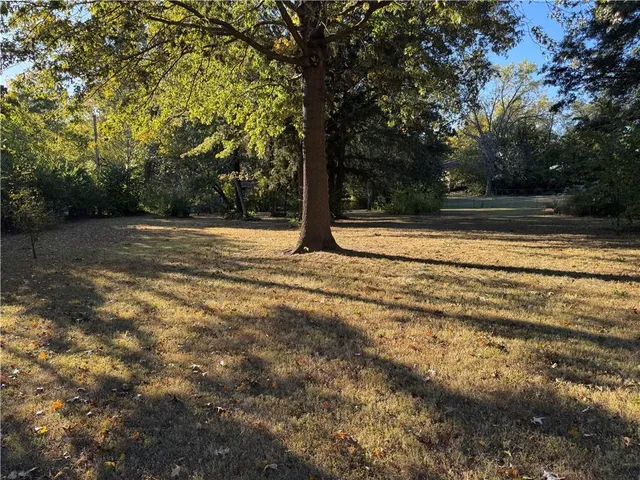 $427,000 | 314 Southwest Walnut Street, Lee's Summit, MO 64063