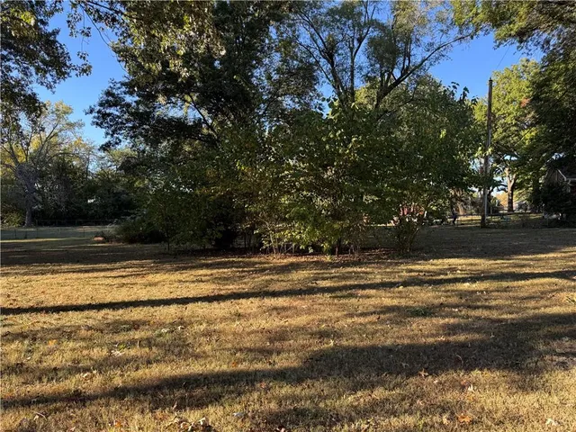 $427,000 | 314 Southwest Walnut Street, Lee's Summit, MO 64063