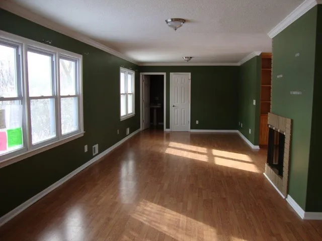 $427,000 | 314 Southwest Walnut Street, Lee's Summit, MO 64063