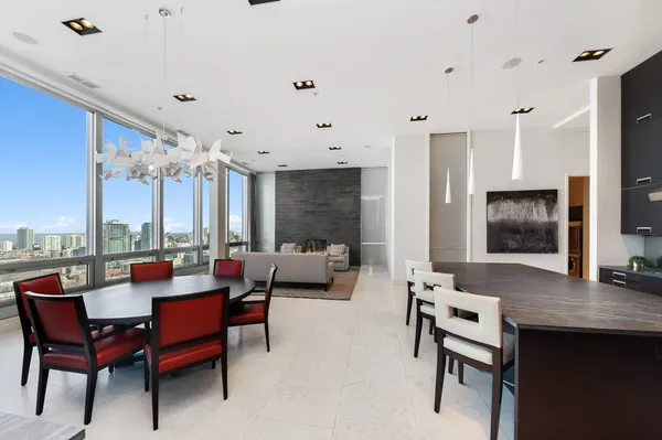 $1,399,000 | 500 West Superior Street, Unit 2704, Chicago, IL 60654