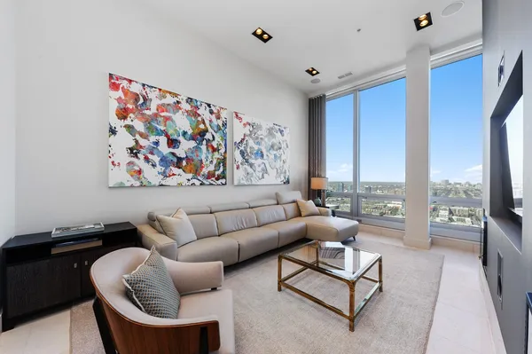 $1,399,000 | 500 West Superior Street, Unit 2704, Chicago, IL 60654