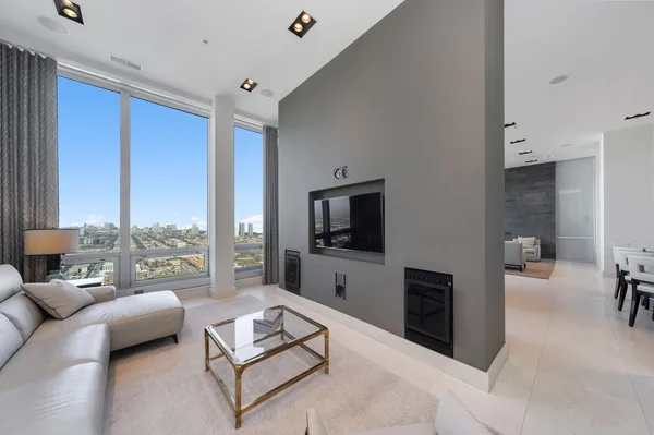 $1,399,000 | 500 West Superior Street, Unit 2704, Chicago, IL 60654