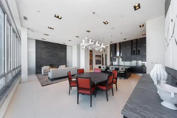 $1,399,000 | 500 West Superior Street, Unit 2704, Chicago, IL 60654