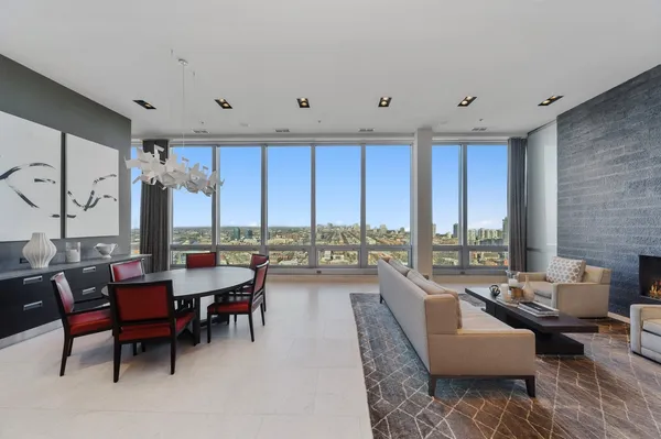 $1,399,000 | 500 West Superior Street, Unit 2704, Chicago, IL 60654