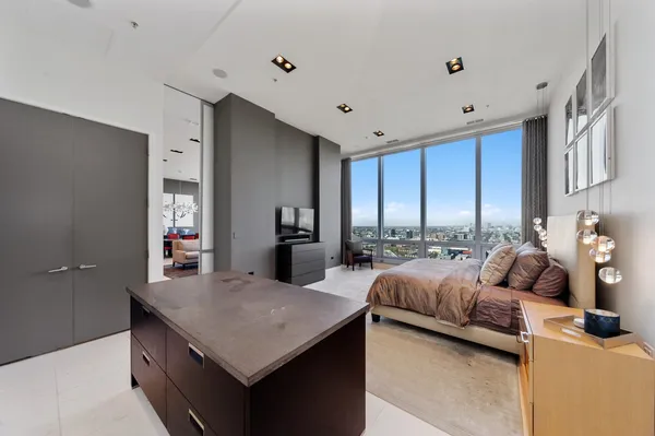 $1,399,000 | 500 West Superior Street, Unit 2704, Chicago, IL 60654