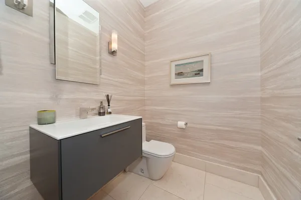 $1,399,000 | 500 West Superior Street, Unit 2704, Chicago, IL 60654