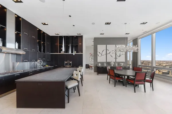 $1,399,000 | 500 West Superior Street, Unit 2704, Chicago, IL 60654