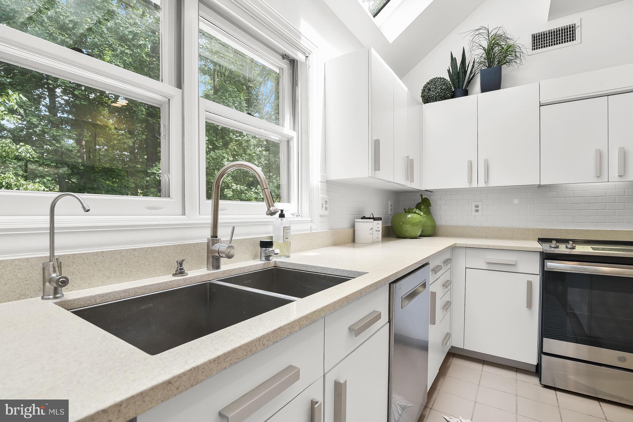 4240 Blue Barrow Ride Ellicott City, MD 21042 - Photo 24 of 86 Bosch Dishwasher