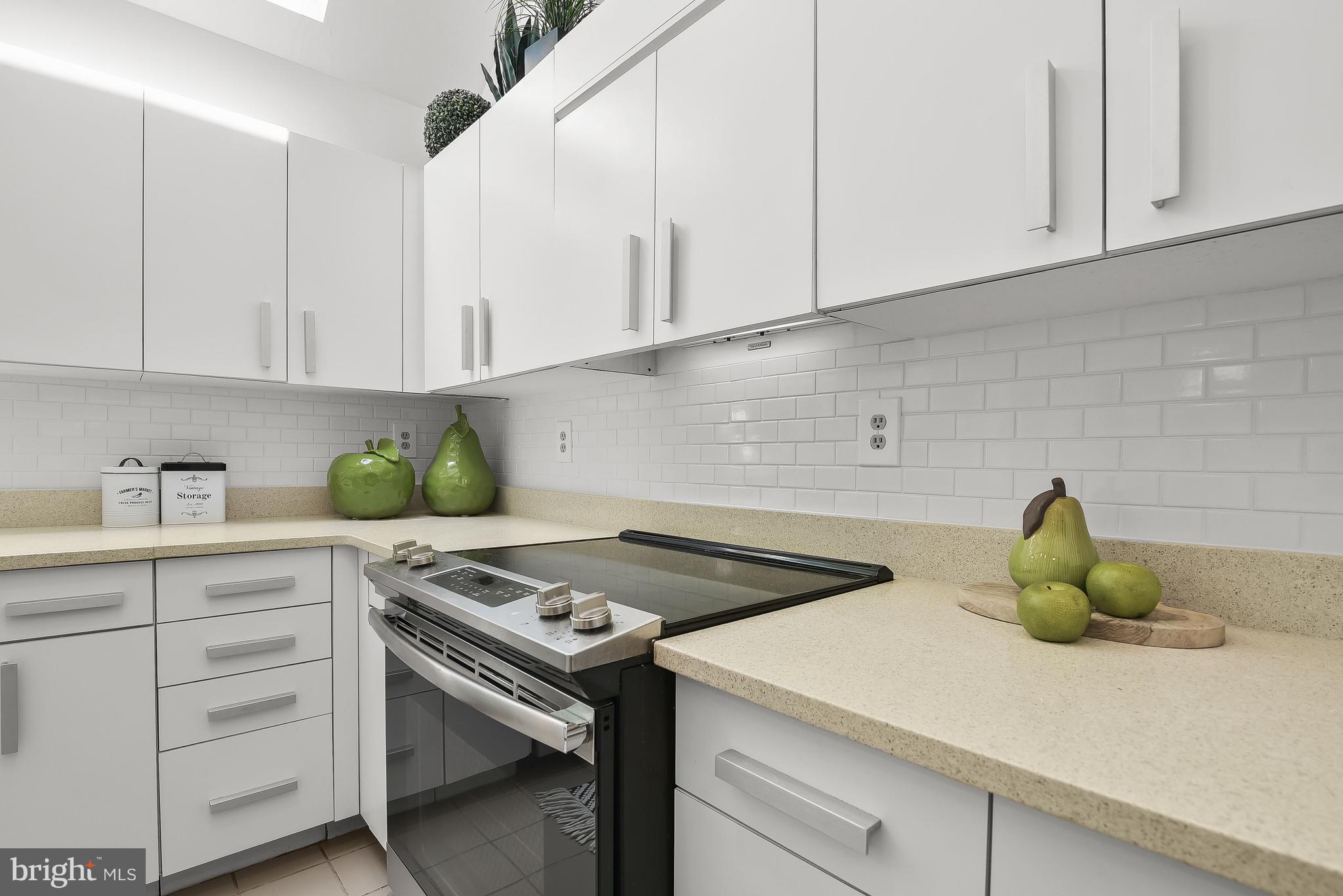 4240 Blue Barrow Ride Ellicott City, MD 21042 - Photo 25 of 86 Gleaming White Back Splash