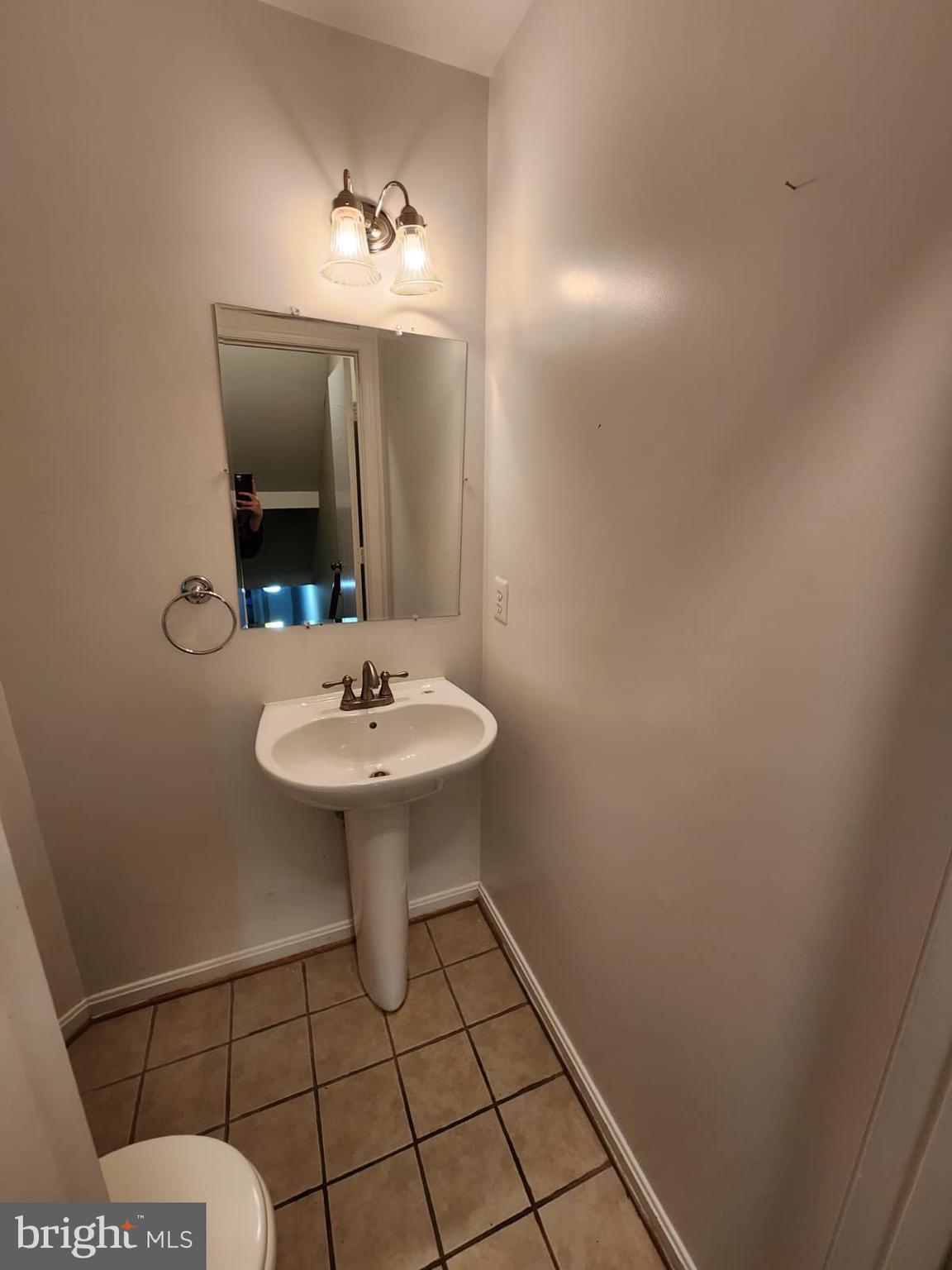 45033 Fellowship Square Ashburn, VA 20147 - Photo 12 of 37 a bathroom with a sink a mirror and a toilet