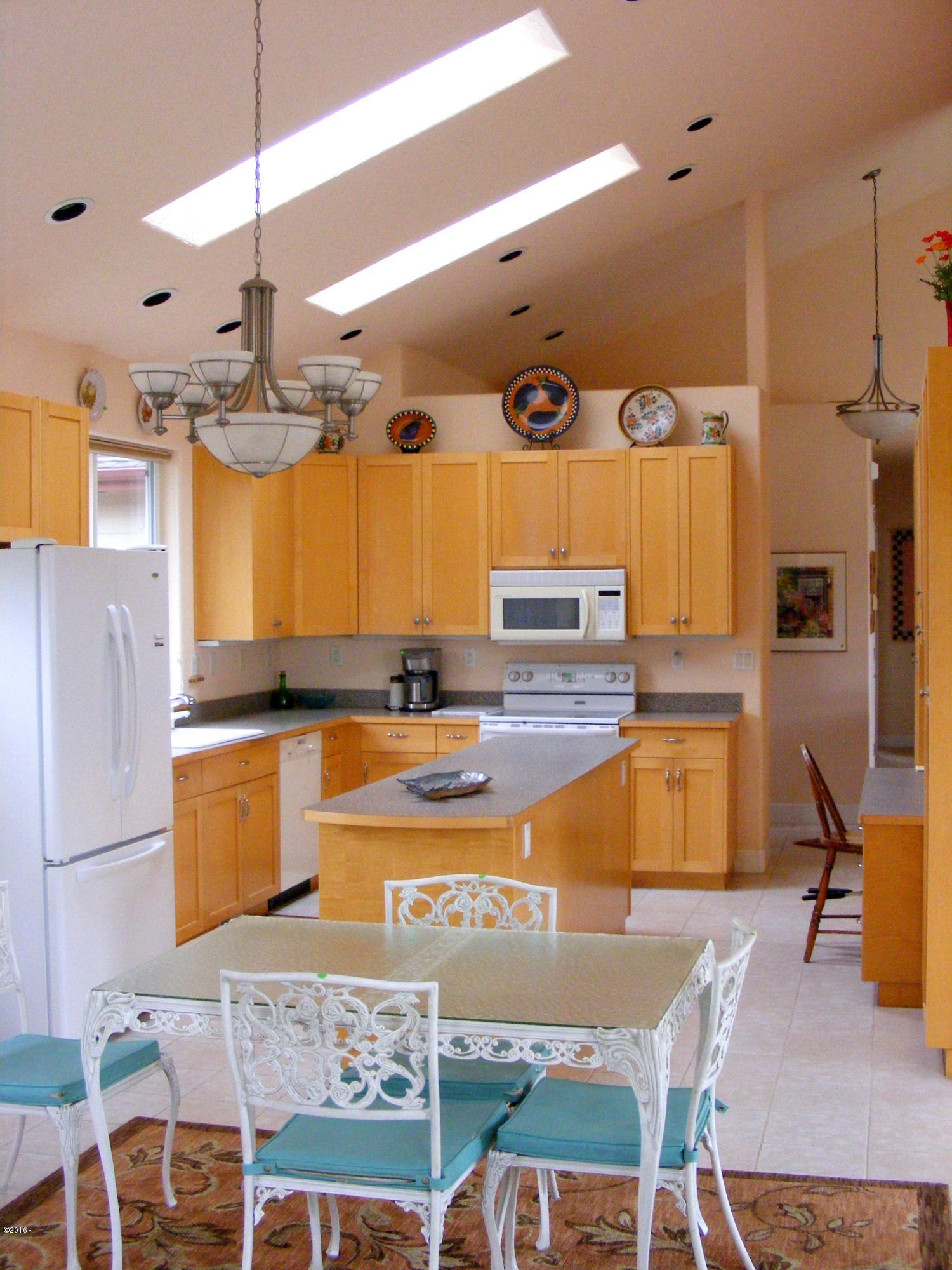135 Southwest 26th Street Newport, OR 97366 - Photo 9 of 35 Kitch & dinette area