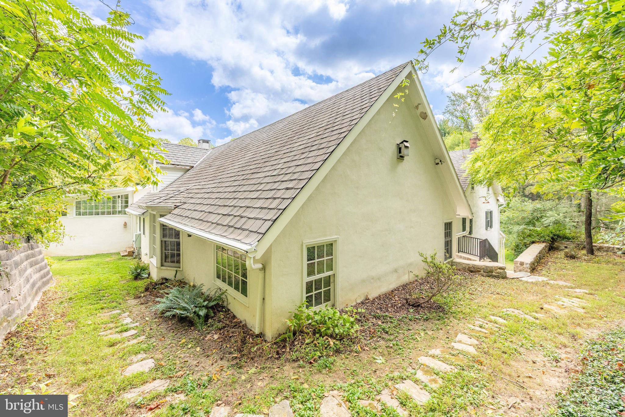 580 Reeds Road Downingtown, PA 19335 - Photo 61 of 81 Secret gardnes and pathways