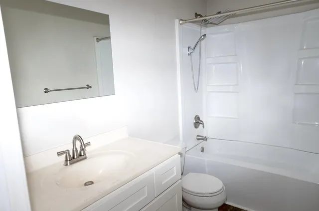 $314,000 | 238-240 West Division Street, Sparta, MI 49345