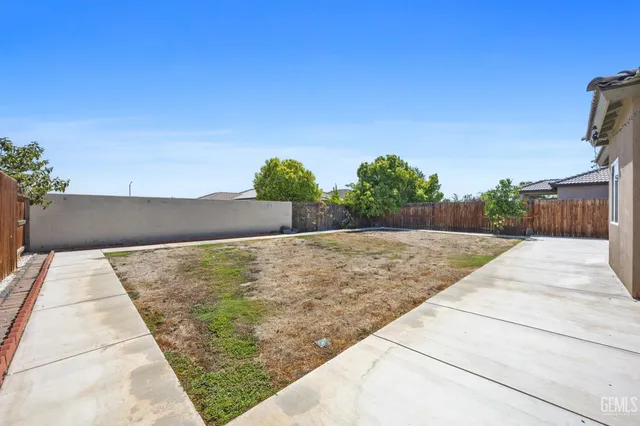 a view of outdoor space