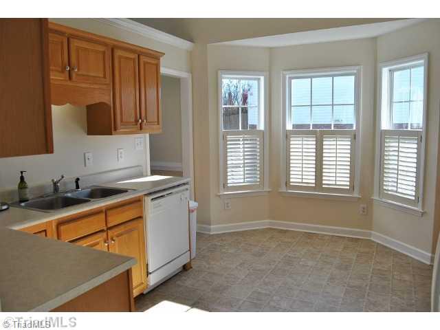1767 Spring Path Trail Clemmons, NC 27012 - Photo 5 of 16 Kitchen.