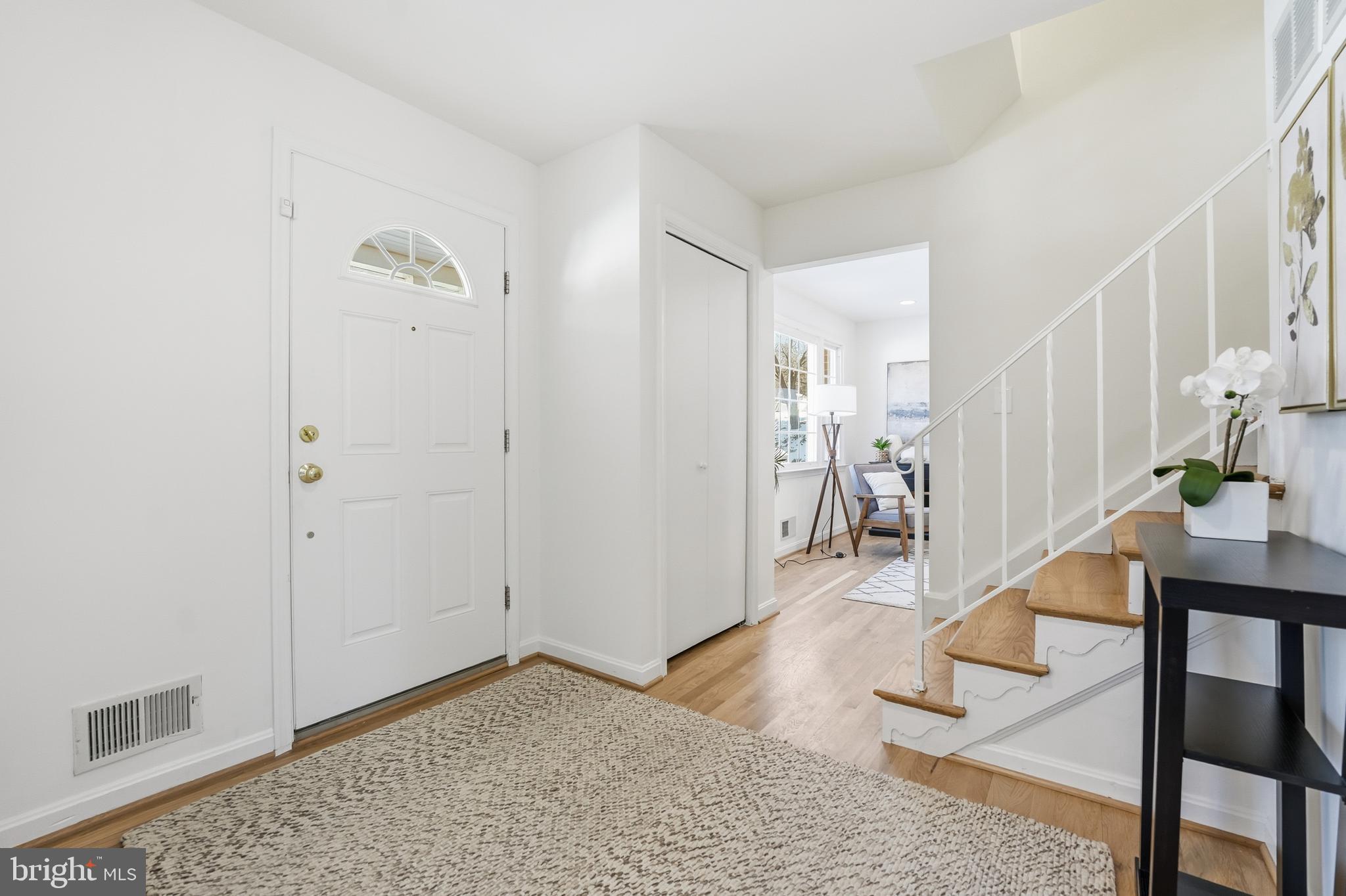 6802 Sydenstricker Road Springfield, VA 22153 - Photo 5 of 50