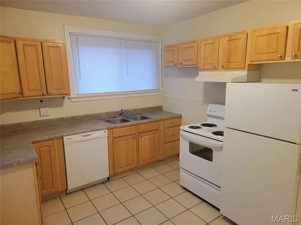 $1,200 | 18 Lee Avenue, Ferguson, MO 63135