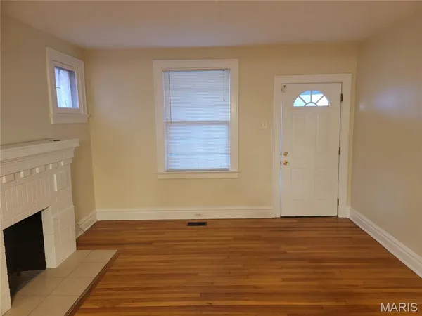 $1,200 | 18 Lee Avenue, Ferguson, MO 63135