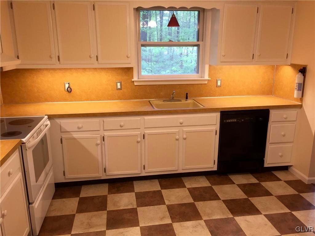 116 Rena Drive Effort, PA 18330 - Photo 8 of 38