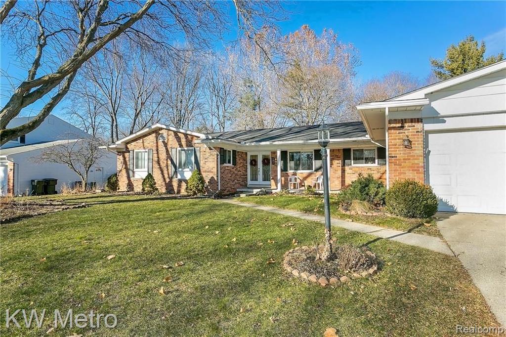 848 Croydon Road Rochester Hills, MI 48309 - Photo 2 of 34