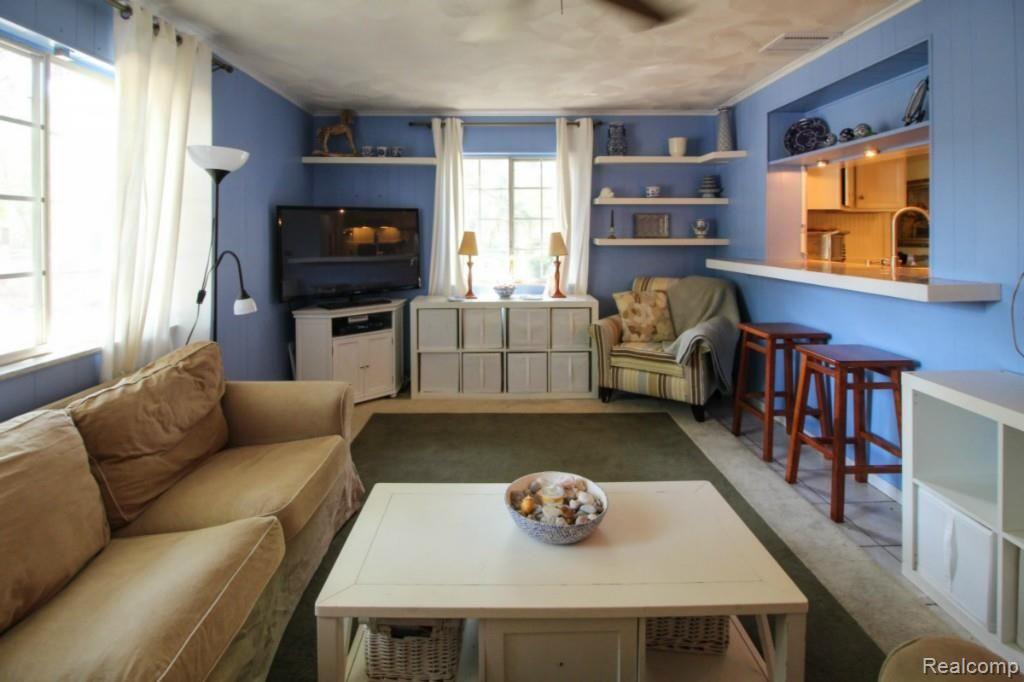 866 Cadieux Road Grosse Pointe, MI 48230 - Photo 6 of 25 6_3SH6BA_still_fr.jpg