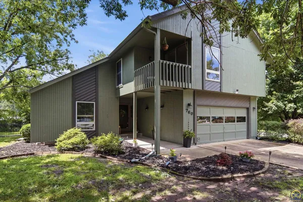$307,000 | 760 Southwest Prairie Court, Topeka, KS 66606