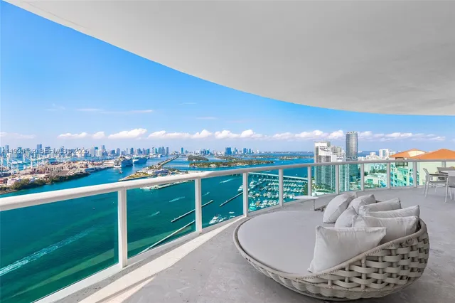 $11,995,000 | 1000 South Pointe Drive, Unit 3501, Miami Beach, FL 33139