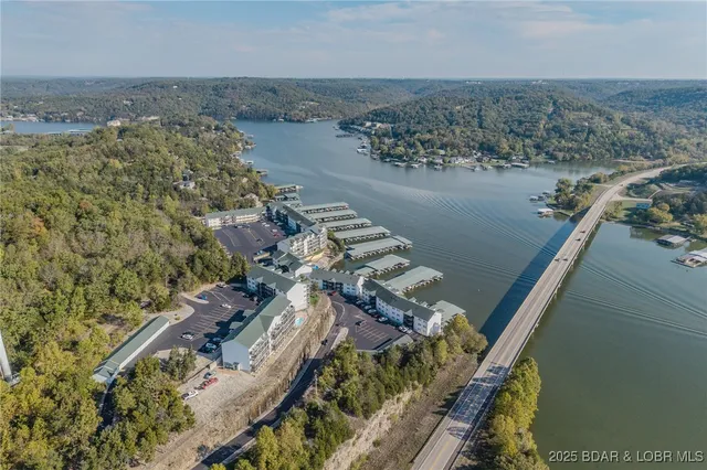 $320,000 | 316 Cedar Heights Drive, Unit 4C, Camdenton, MO 65020