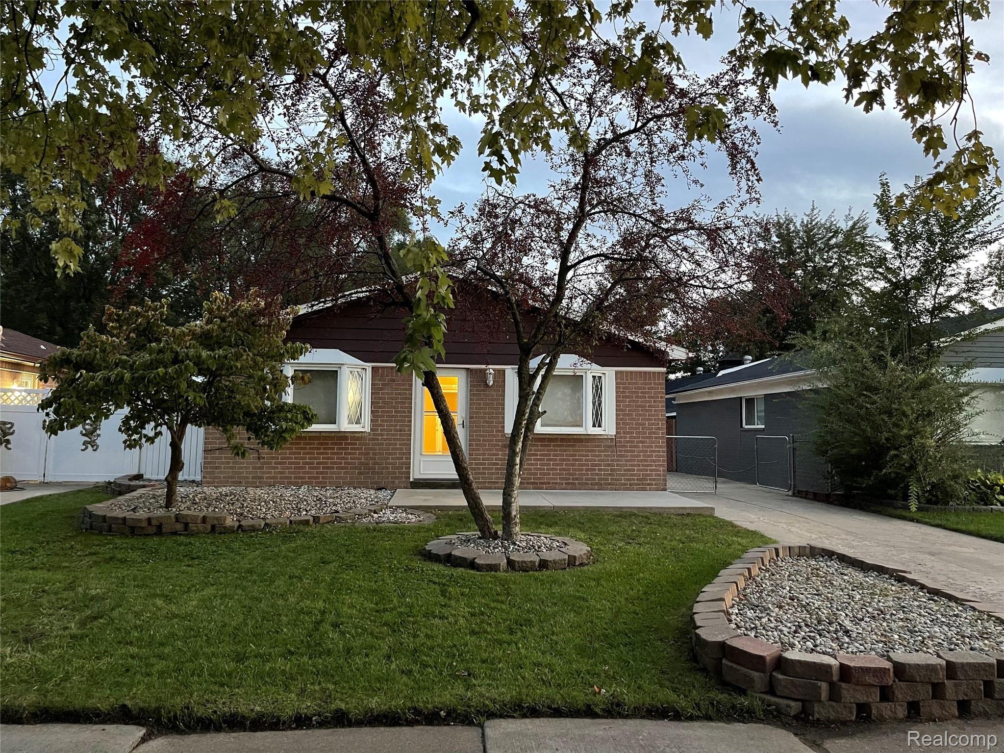 23847 Superior Road Taylor, MI 48180 - Photo 1 of 17 1898801C-EC27-4E38-B585-0FE6DC7214AC.jpeg