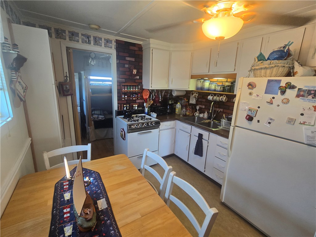 725 Succotash Road South Kingstown, RI 02879 - Photo 7 of 24