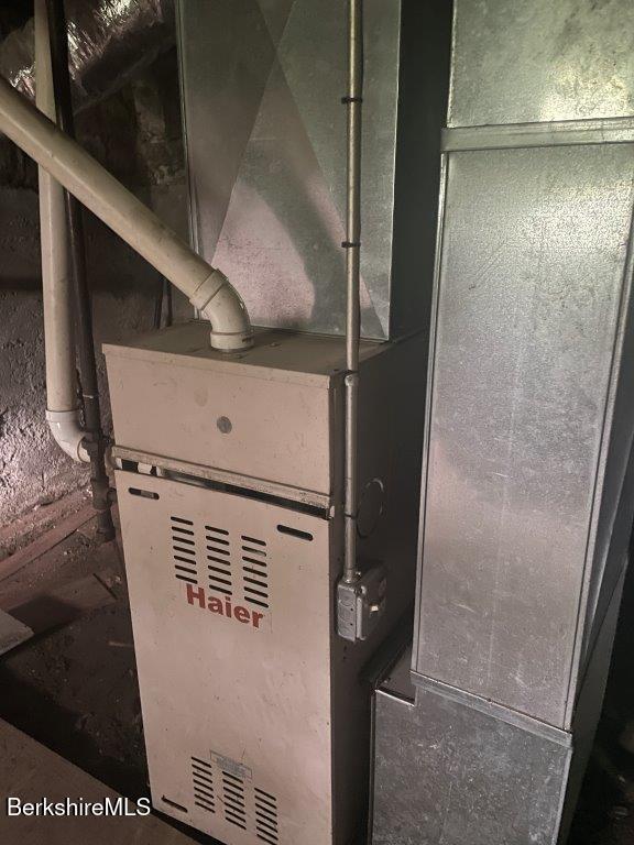 21 Woodleigh Road Pittsfield, MA 01201 - Photo 19 of 27 20260623_192355270_iOS