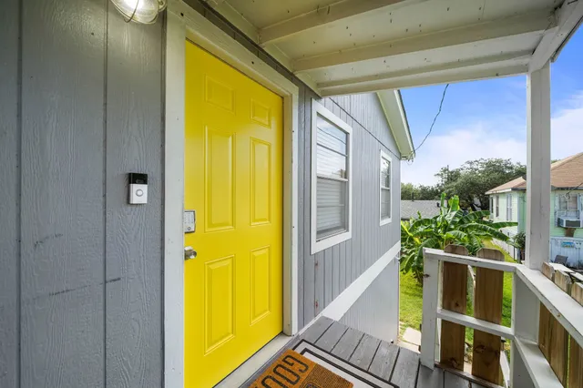 $1,200 | 3330 Avenue O 1/2, Unit B, Galveston, TX 77550