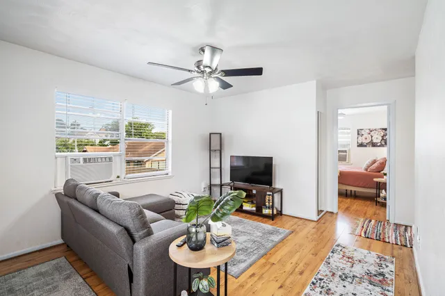 $1,200 | 3330 Avenue O 1/2, Unit B, Galveston, TX 77550