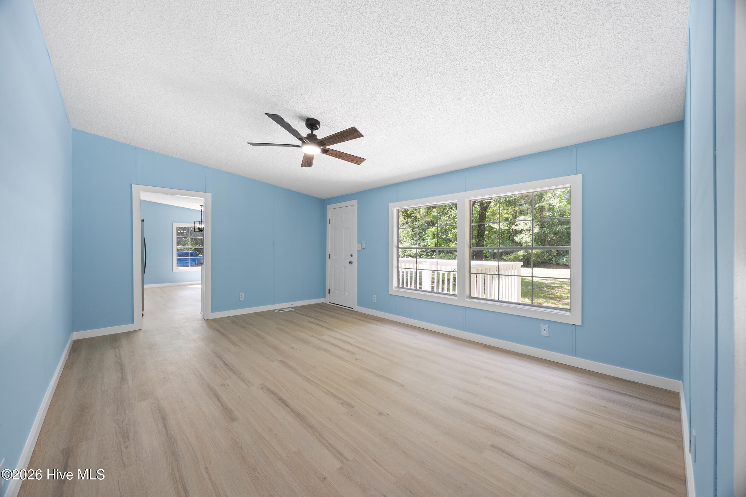 211 Pond Road Rocky Point, NC 28457 - Photo 6 of 38 6_living room