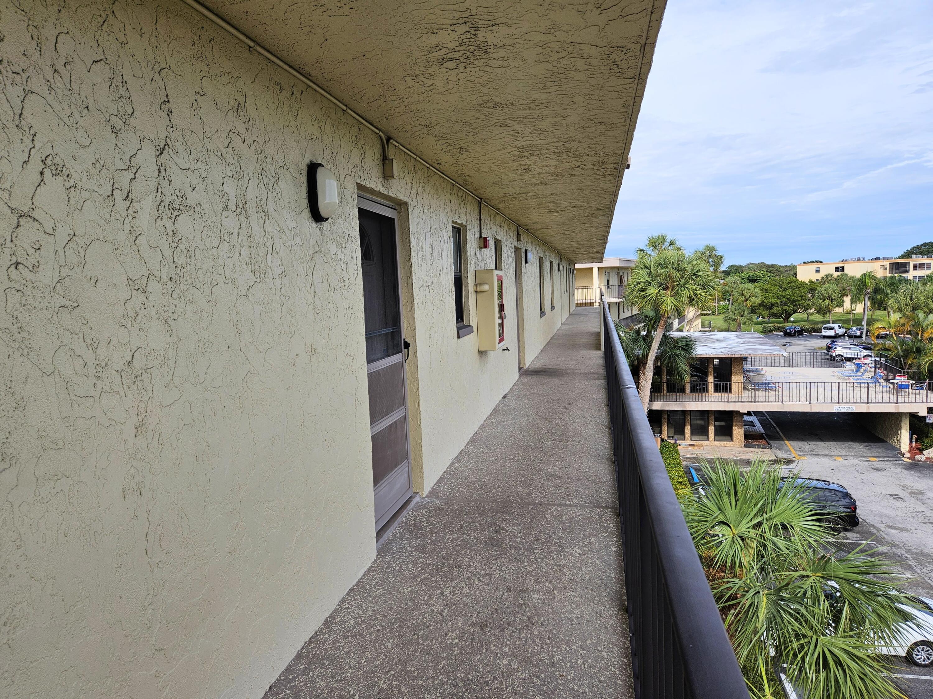 9355 Southwest 8th Street, Unit 403 Boca Raton, FL 33428 - Photo 4 of 41 20250111_142708