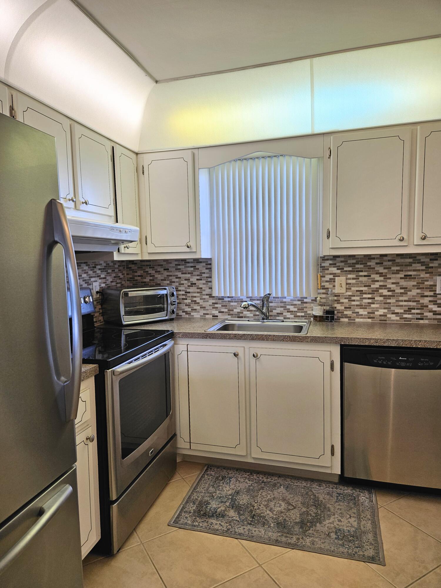 9355 Southwest 8th Street, Unit 403 Boca Raton, FL 33428 - Photo 6 of 41 20250111_142230