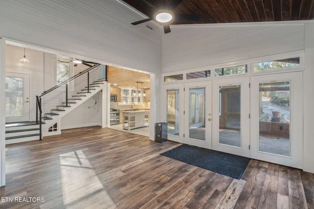 $699,900 | 135 White Creek Court, Deer Lodge, TN 37726