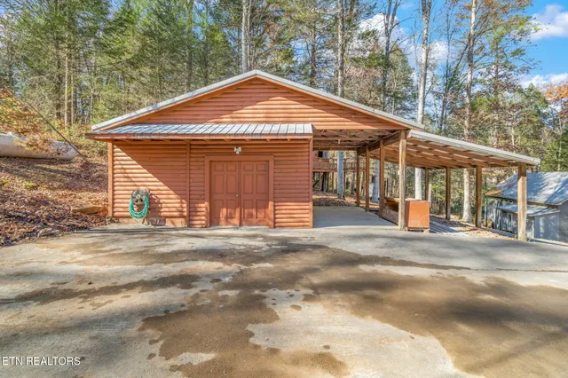 $699,900 | 135 White Creek Court, Deer Lodge, TN 37726