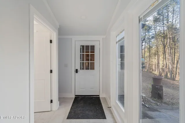 $699,900 | 135 White Creek Court, Deer Lodge, TN 37726